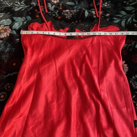 Vintage Victoria’s Secret gold label lace slip - Picture 12 of 14